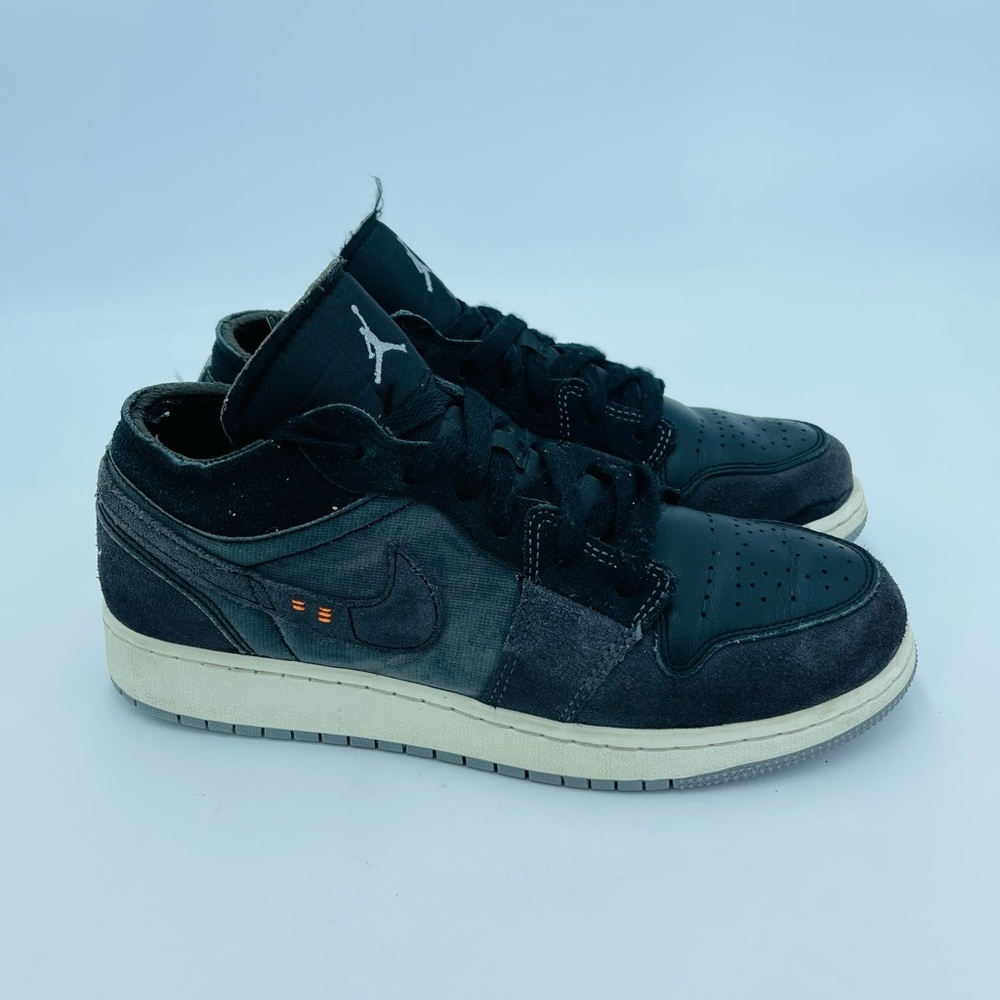 AIR JORDAN 1 LOW SE CRAFT GRADE SCHOOL LIFESTYLE SHOES - Picture 2 of 11